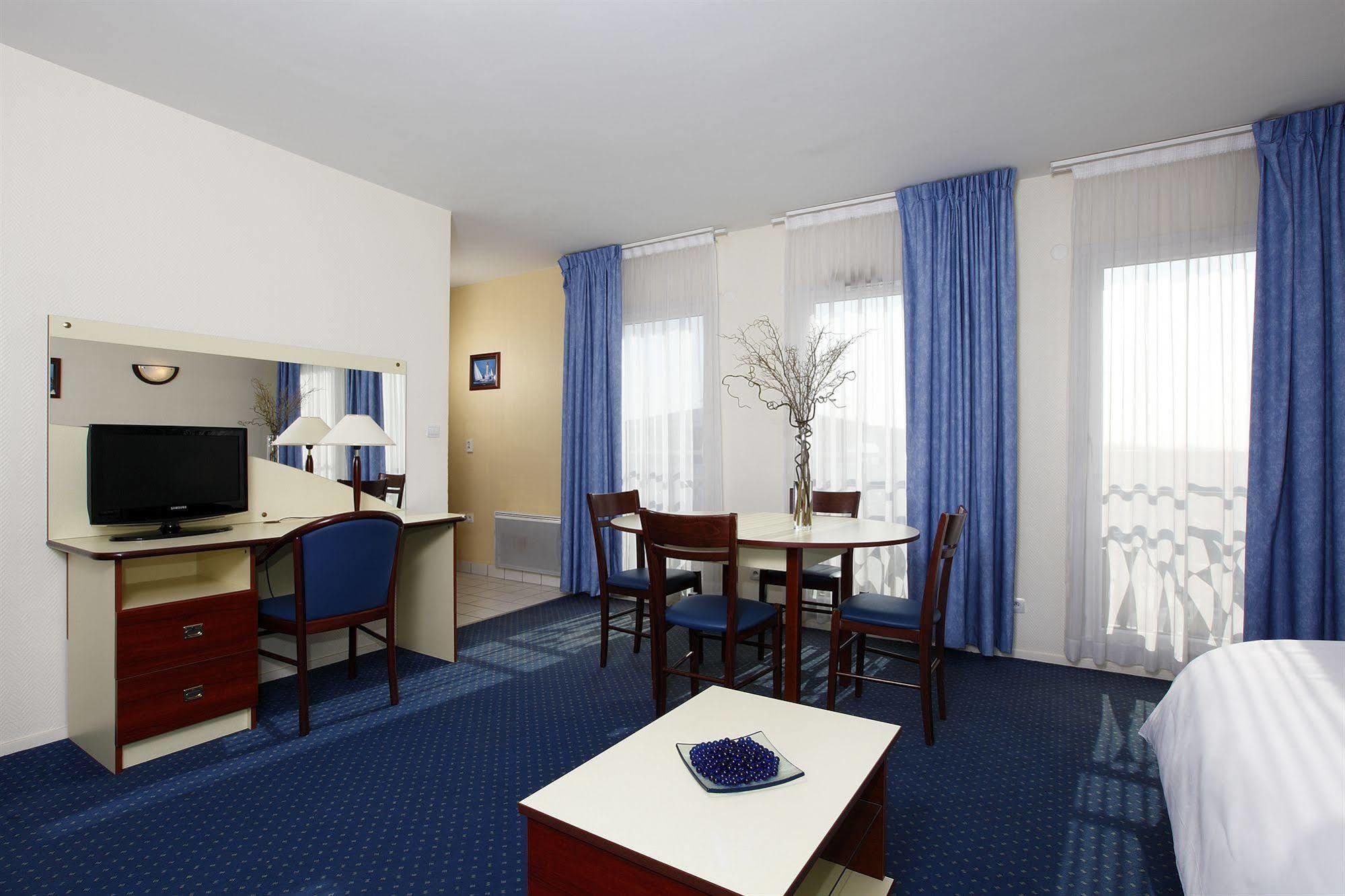 Appart'City Pontoise Cergy-Le-Haut Exterior foto